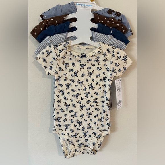 Carters Baby Girl Cream Floral 4 Piece Onesie Set NWT Size newborn - Picture 1 of 7